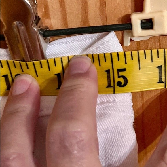 Gloria Vanderbilt All Around Slimming Effect Amanda White Denim Shorts Size 8 - Picture 11 of 13